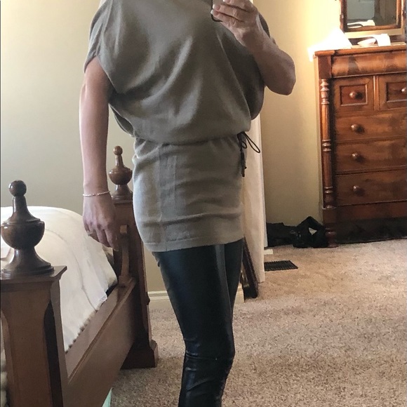 EMU 3/4 length top worn with leggings or jeans - Picture 2 of 7